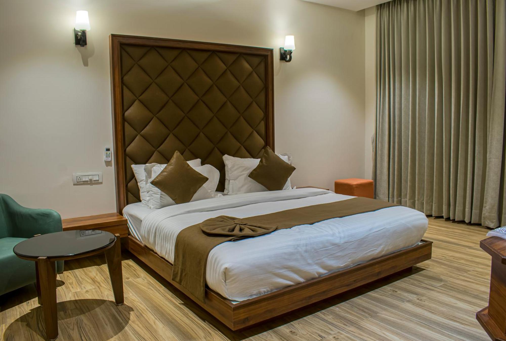 Krishna Riverside Resort Vasad Exterior photo