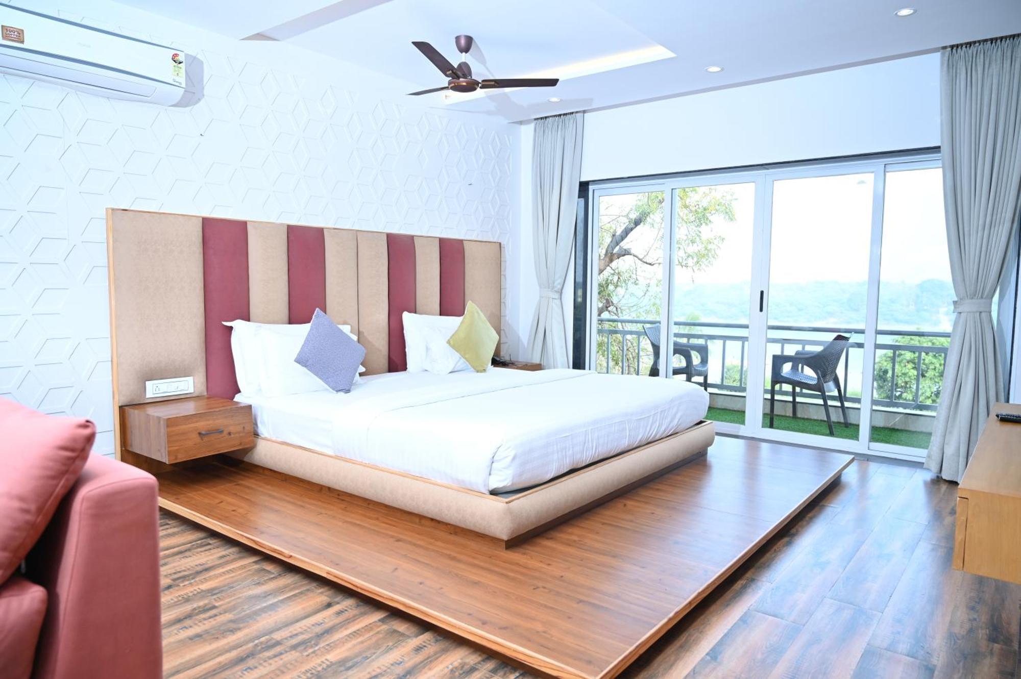 Krishna Riverside Resort Vasad Exterior photo