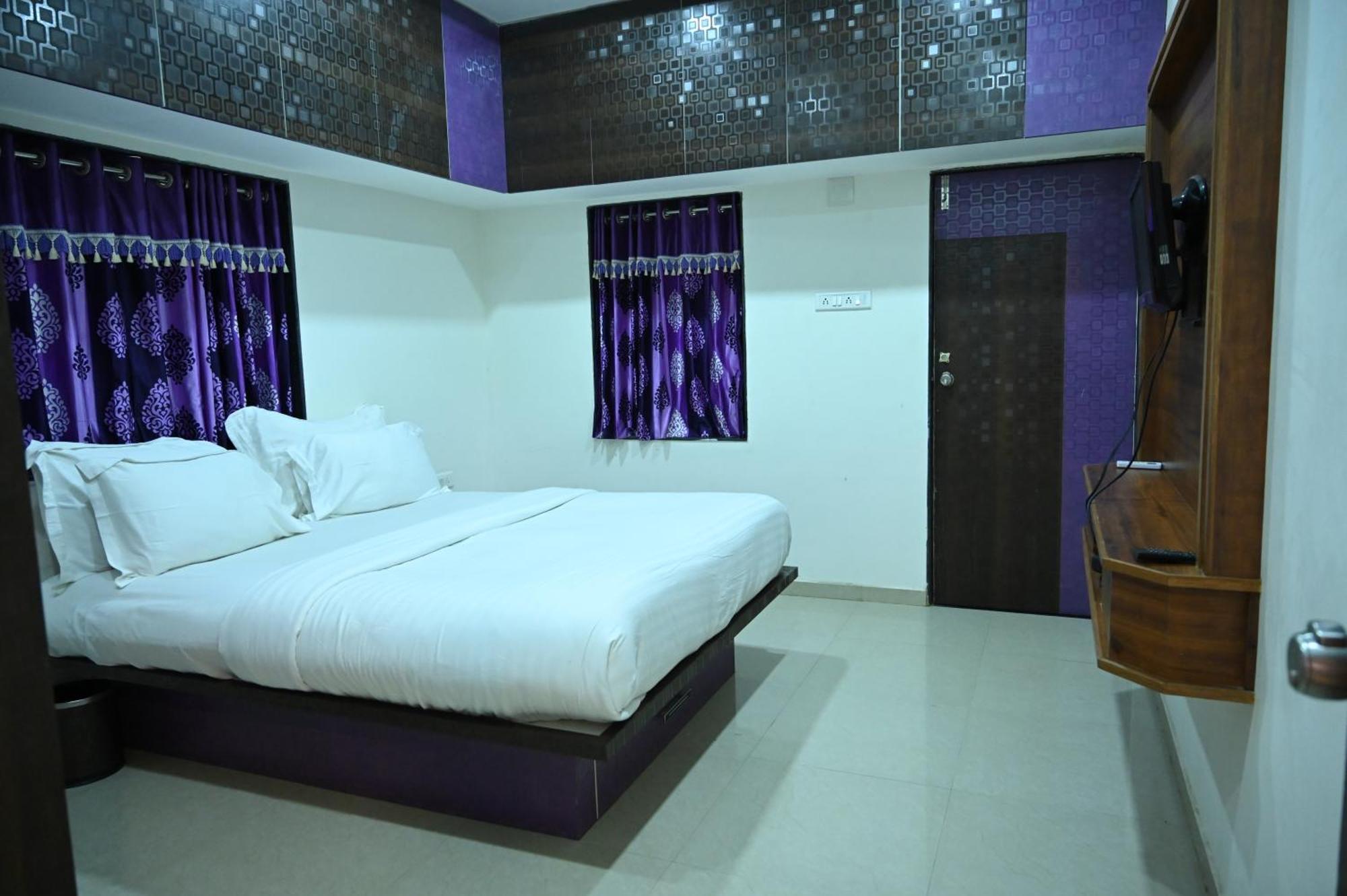 Krishna Riverside Resort Vasad Exterior photo