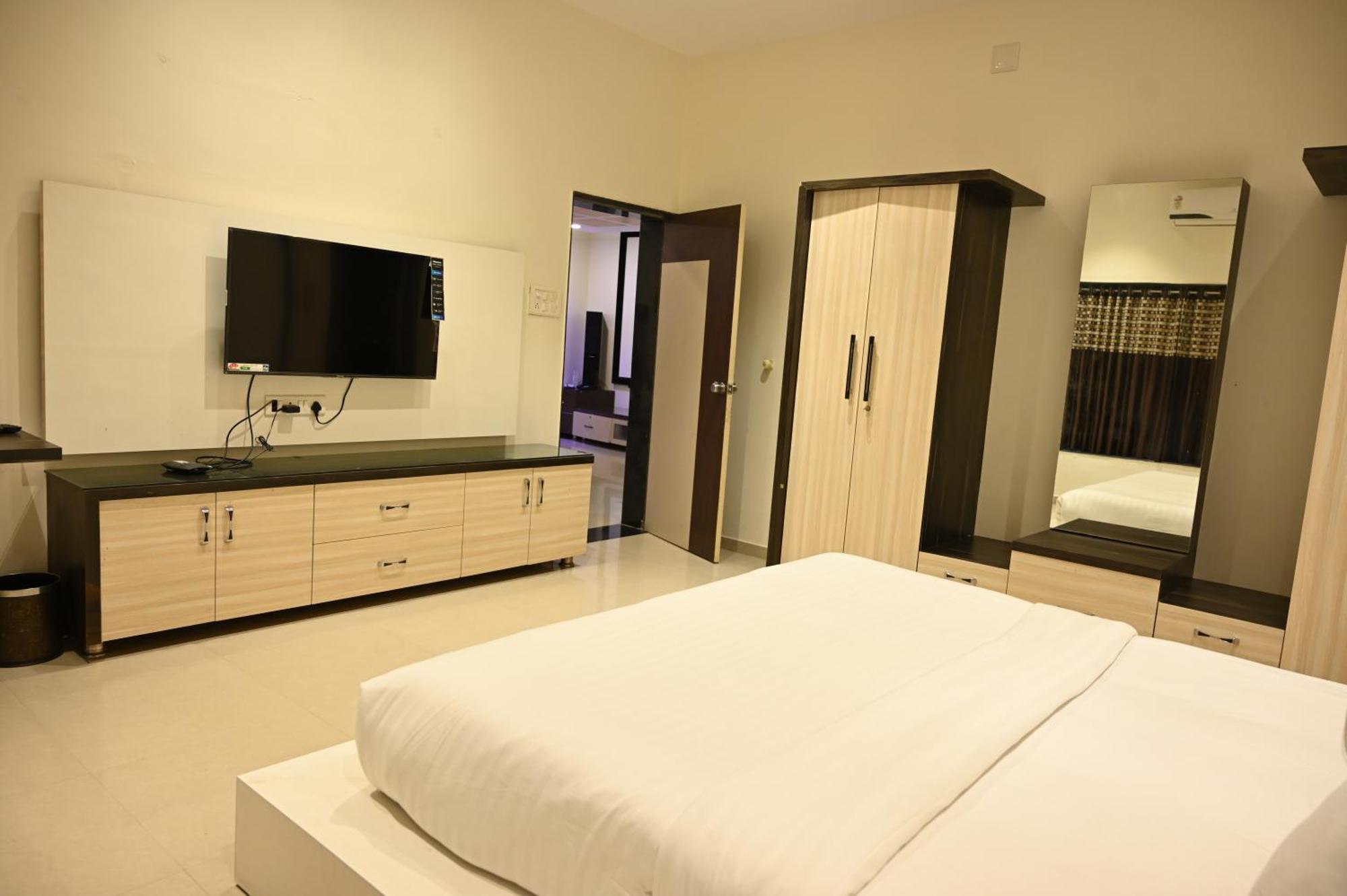 Krishna Riverside Resort Vasad Exterior photo